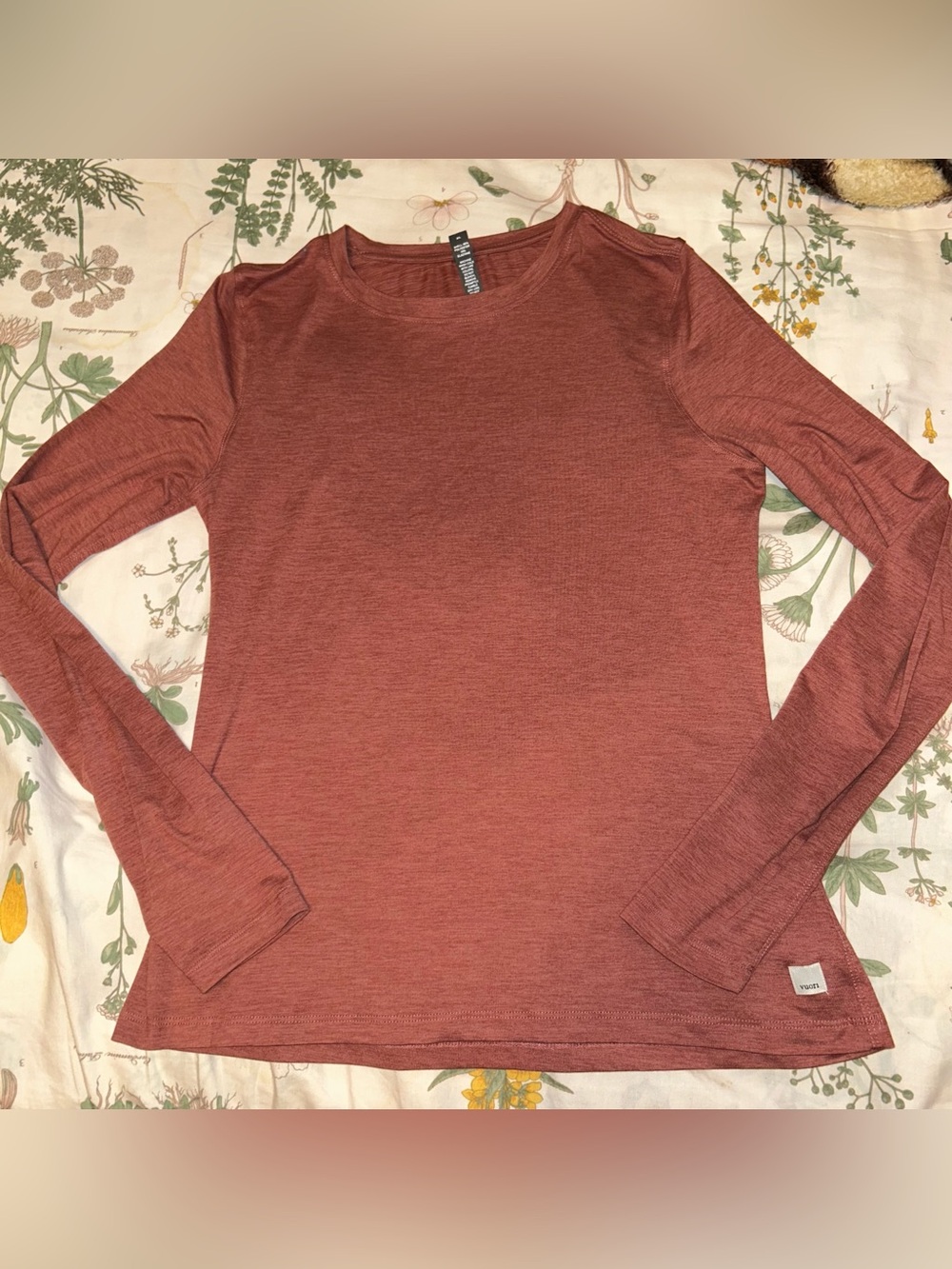Vuori Lux Crew Long Sleeve Top.